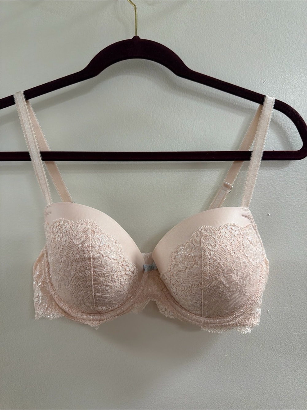 Victoria’s Secret Lace-Trim Molded Bra in Soft Blush size 36C